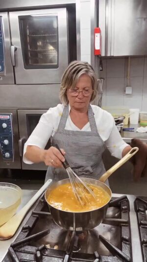 Justa Nobre Instagram - Quem viu ontem a minha receita das Sopas Douradas e já tentou fazer em casa? Hoje estou na cozinha a preparar as minhas. Mãos à obra e bom apetite! 🤩

 #chefJustaNobre #JustaNobre #chef #cheflife #foodlovers #foodie #foodadventures #conceptfood #lisbon #lisbonchef #dicadajusta