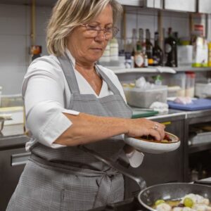Justa Nobre Instagram - Para mim, a sazonalidade desempenha um papel fundamental nas minhas escolhas. É importante garantir que os ingredientes sejam servidos na altura certa, com todas as suas características intactas. É assim que conseguimos extrair o melhor sabor e qualidade de cada prato. Dica de Chef!
⠀⠀⠀⠀⠀⠀⠀⠀⠀⠀
 #chefJustaNobre #JustaNobre #chef #cheflife #foodlovers #foodie #foodadventures #conceptfood #lisbon #lisbonchef #dicadajusta