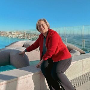 Justa Nobre Instagram - No mês passado, no Jantar a 4 mãos com o @chefeljan acabei por passar o dia no @evolutioncascaisestoril... Que hotel lindo e que vista maravilhosa! Fiquei rendida pela piscina no rooftop! 😍
⠀⠀⠀⠀⠀⠀⠀⠀⠀⠀
#chefJustaNobre #JustaNobre #chef #cheflife #foodlovers #foodie #foodadventures #conceptfood #lisbon #lisbonchef #dicadajusta