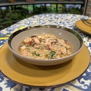 Justa Nobre Instagram - Alguém me viu hoje na @pracadaalegriartp? Foi um gosto poder cozinhar o prato favorito da minha querida @taniaribas: Arroz de Polvo com Coentros! Obrigada pelo convite. ❤️
⠀⠀⠀⠀⠀⠀⠀⠀⠀⠀
#chefJustaNobre #JustaNobre #chef #cheflife #foodlovers #foodie #foodadventures #conceptfood #lisbon #lisbonchef #dicadajusta
