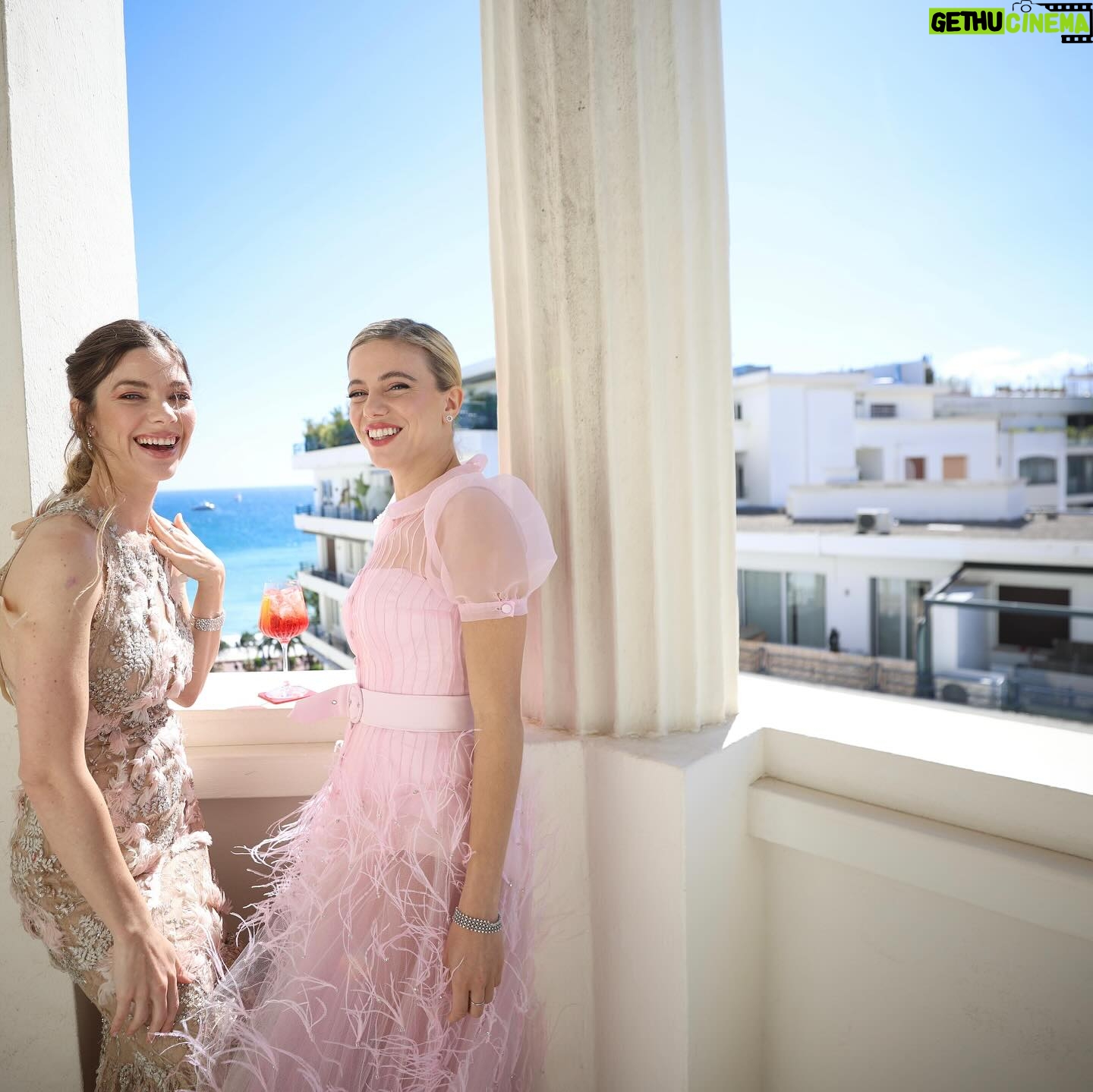 Justina Bustos Instagram - Fin de un viaje alucinante y una experiencia única de la mano de @campariarg en la 77ª edición del Festival de Cannes. #CampariCinema #WeAreCinema #Cannes2024 #EnjoyResponsibly Beber con moderación, prohibida su venta a menores de 18 años