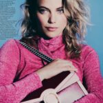 Justina Bustos Instagram - Revista: @s_moda @el_pais Fotografía: @javier_biosca Estilismo: @nataliabengoechea Maquillaje: @tragacetemakeup Diseño de Set: @mariaona11