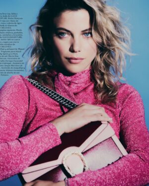 Justina Bustos Instagram - Revista: @s_moda @el_pais 
Fotografía: @javier_biosca
Estilismo: @nataliabengoechea
Maquillaje: @tragacetemakeup 
Diseño de Set: @mariaona11