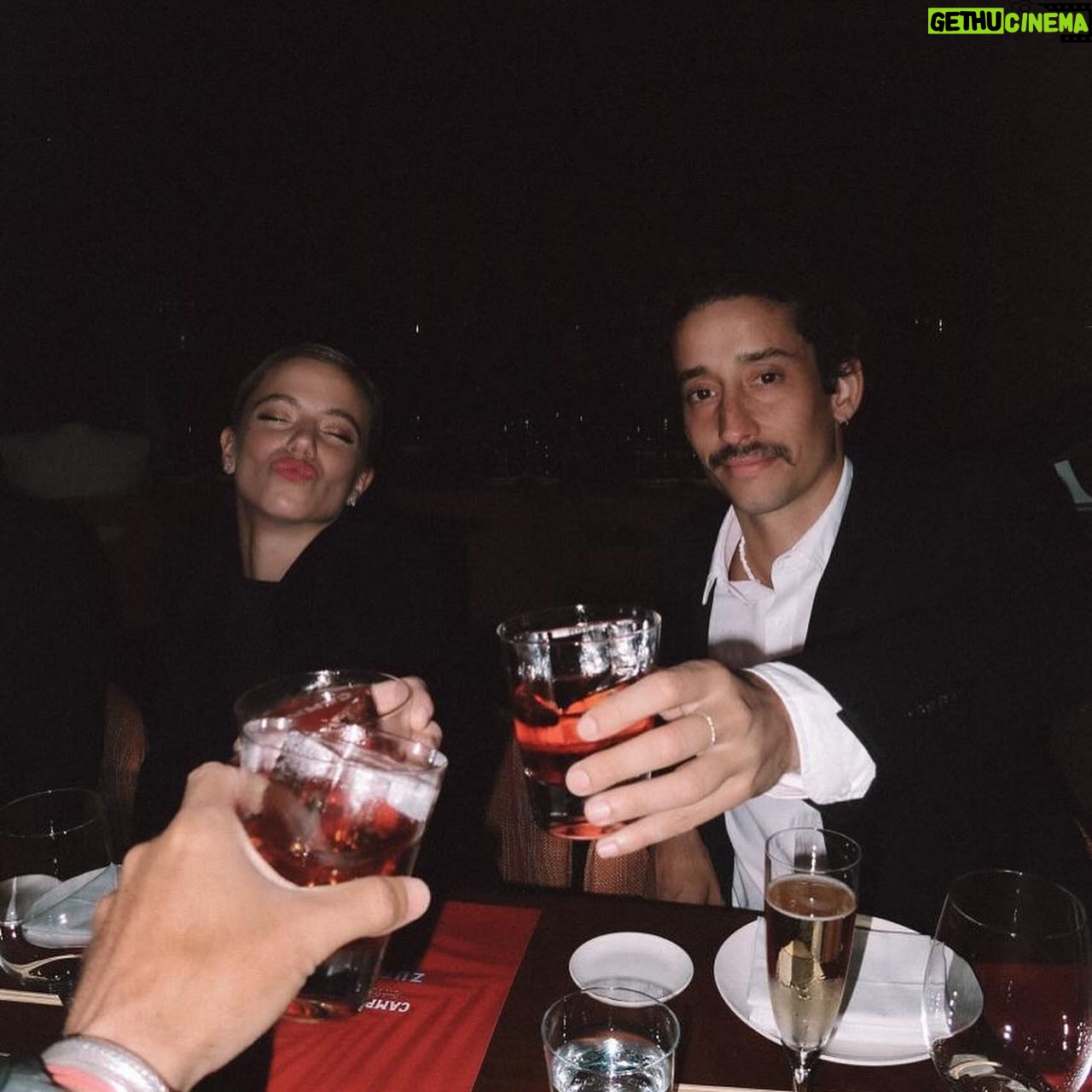 Justina Bustos Instagram - Fin de un viaje alucinante y una experiencia única de la mano de @campariarg en la 77ª edición del Festival de Cannes. #CampariCinema #WeAreCinema #Cannes2024 #EnjoyResponsibly Beber con moderación, prohibida su venta a menores de 18 años