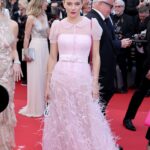 Justina Bustos Instagram - 77ª edición del Festival de Cannes con @campariarg #CampariCinema #WeAreCinema #Cannes2024 #EnjoyResponsibly @verodelacanal @rickysarkany @floboskis.stad Beber con moderación, prohibida su venta a menores de 18 años