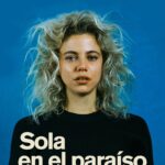 Justina Bustos Instagram - “Sola en el paraíso”. Documental de la soledad, el existir, la incertidumbre y el poder de la comunidad. Gracias a todas las personas que fueron parte de este proceso🤍 Gracias a mi familia, amigos, socios productores a @casciari por confiar en mi historia, al equipo de @comunidad.orsai a chip, marche, @joaco_mborchex y a mi GRAN COMPAÑERA @vikicomu . A mi repre @javierfurgang por acompañarme en cada momento, gracias por estar ⚡️ A @guillepfening por ser el puente con @isabel.coixet , a vos Isabel por darme fuerzas y enseñarme con un gran equipo @azategui @lauraferrero @asanpalomo El elenco de mis sueños @camy.boo #asha #saritah @yolandramos @mariano.saborido @camilosicamilo @moseinconora El póster Foto @gastonperello Style @cnavar Pelo @marcozarate80 Makeup @shulijuarez Grafica @chofilgue Tela @casaalmacen