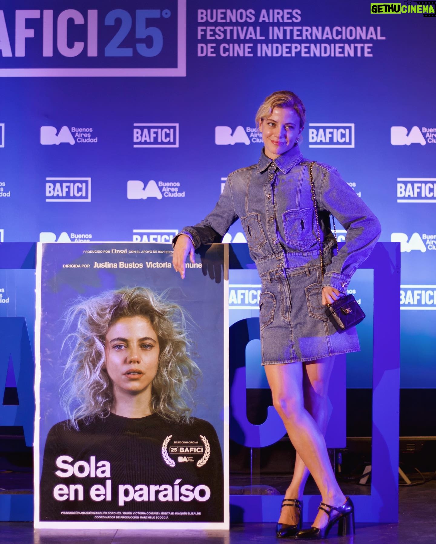 Justina Bustos Instagram - Gracias @chanelofficial por acompañarme en el estreno de #SolaEnElParaiso en el festival @bafici_25 . Gracias por confiar y apostar en mi primera película como directora/productora. @nataliafabregaa @mlclos @marcegarciaprivate 🫶🏻 PH @karencasass Zapatos @vestidor.ideal