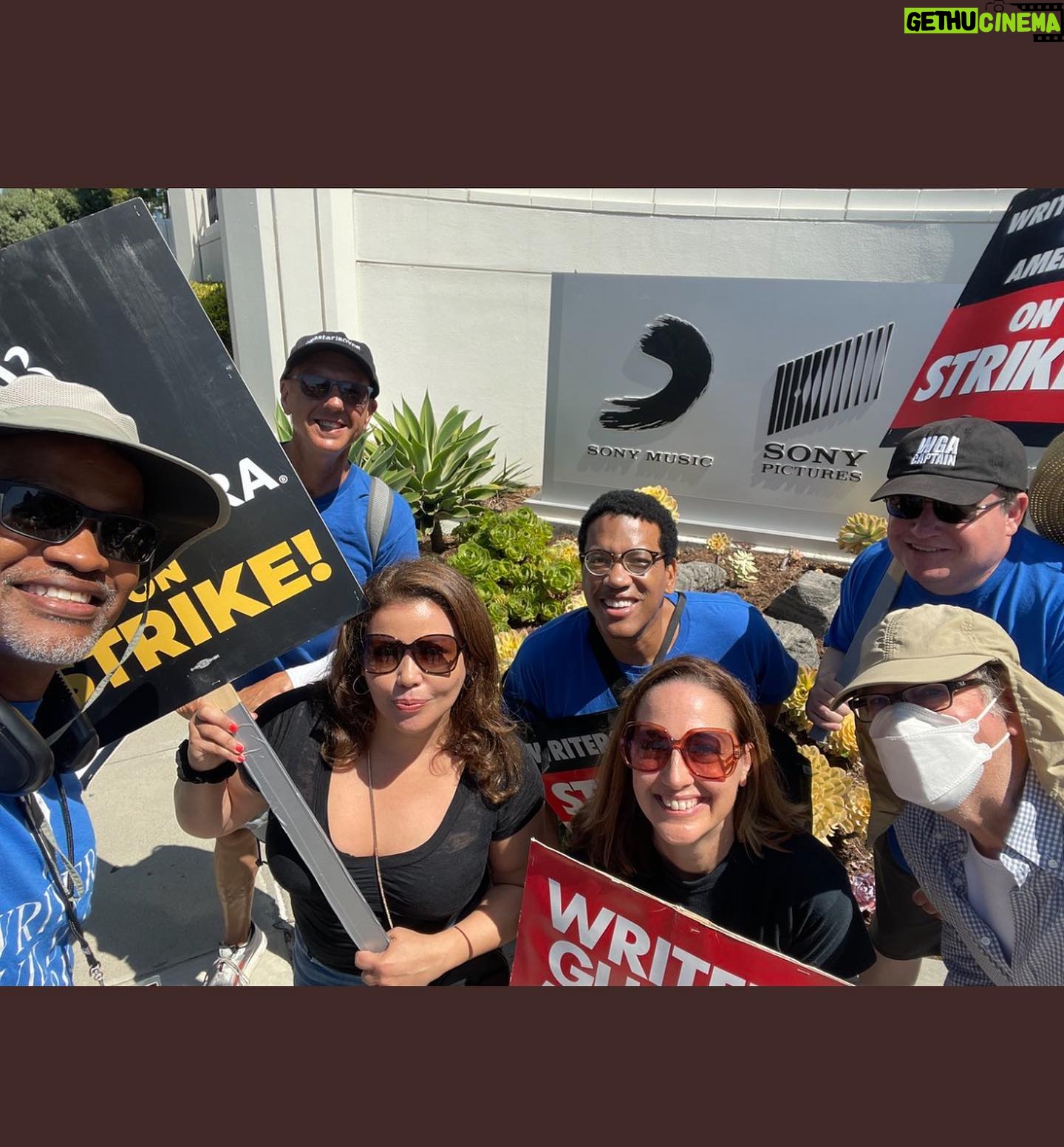 Justina Machado - 11.7K Likes - We had a little Odaat reunion today at Sony!! Saw other fellow artists out there too!! It’s hot out there!! Stay hydrated !! @sagaftra 💪🏽💪🏽 fighting for what we deserve!! Happy Tuesday mi Gente ♥️♥️