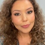 Justina Machado Instagram - Early morning interview with @tamronhallshow!! Love her!! Makeup by my number one @mariedelprete Hair by me 😜 Happy Wednesday mi Gente