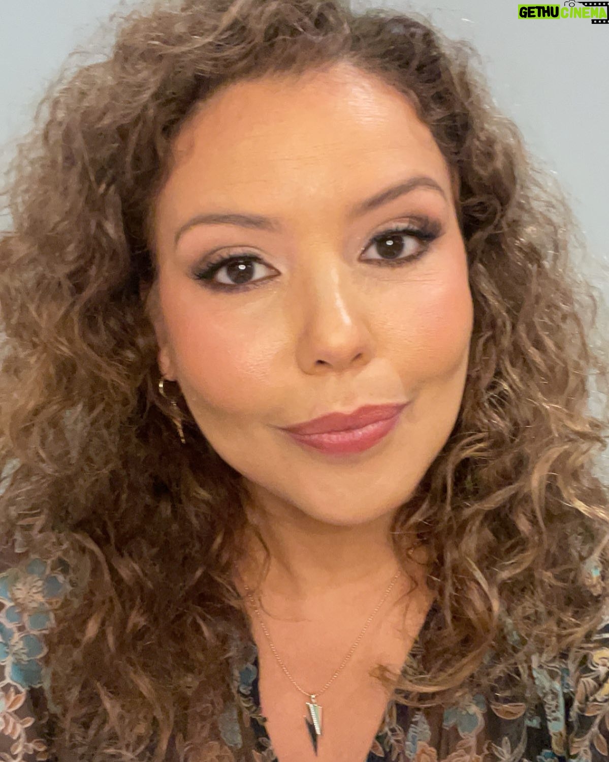Justina Machado - 13.3K Likes - Early morning interview with @tamronhallshow!! Love her!!
Makeup by my number one @mariedelprete Hair by me 😜 Happy Wednesday mi Gente