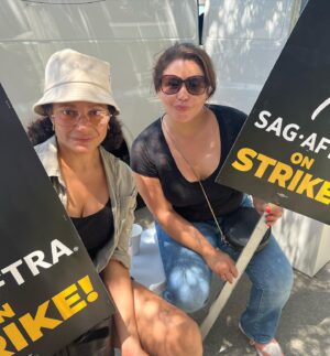 Justina Machado Instagram - We had a little Odaat reunion today at Sony!! Saw other fellow artists out there too!! It’s hot out there!! Stay hydrated !! @sagaftra 💪🏽💪🏽 fighting for what we deserve!! Happy Tuesday mi Gente ♥️♥️