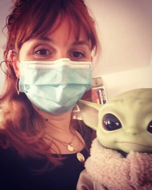 Justine Le Pottier Instagram - J'ai voulu l'embarquer pour mon chez moi mais je l'ai rendu parce que c'est le bébé de @claralesage & @fl0rentbernard
.
.
.
.
#babyyoda  #bebeyoda