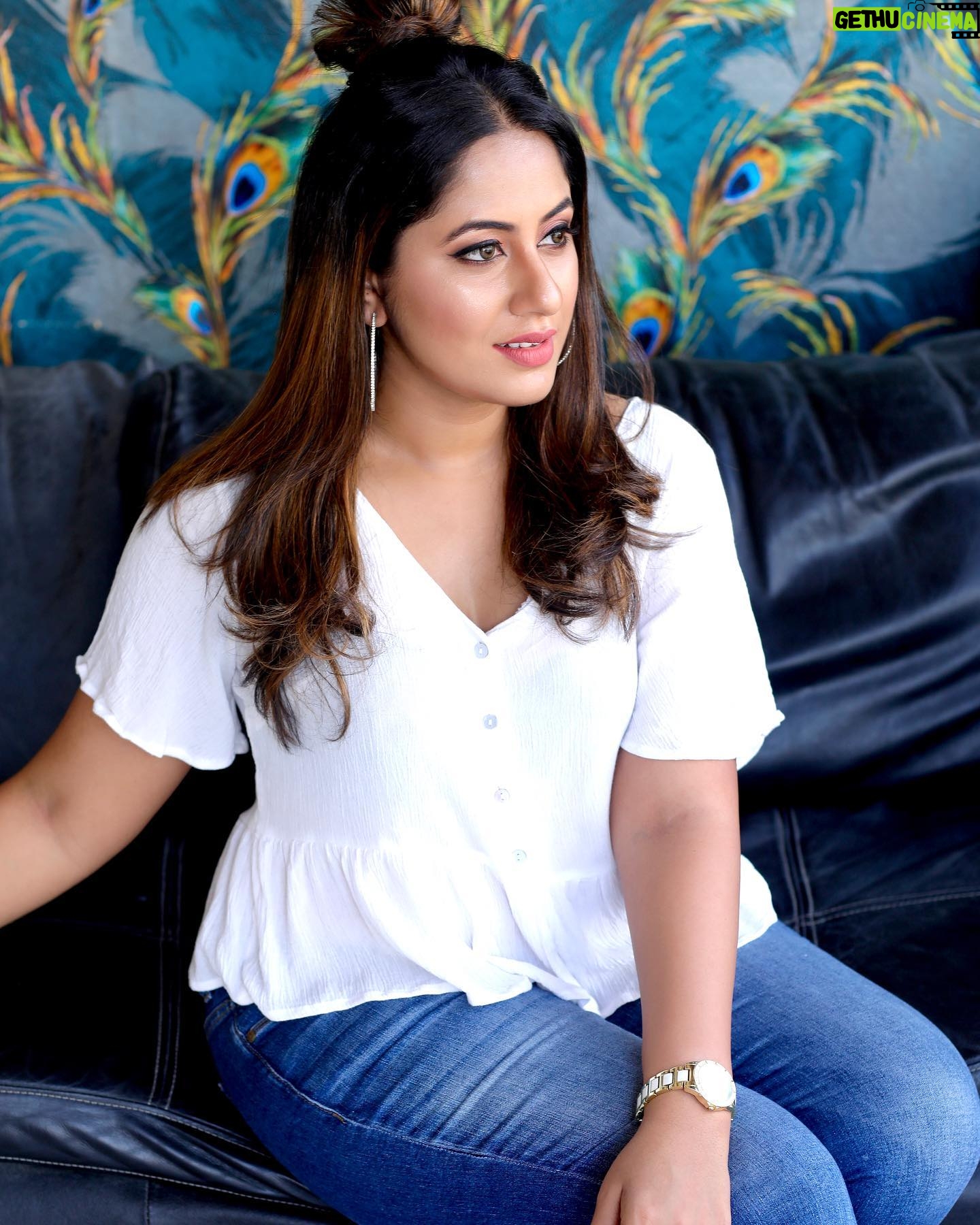 Jyothi Krishna - 10.8K Likes - Weekend 💃🏻
📸 @ashiquemahe
💄 @asha_artistry_
#weekend #happyweekend #pose #click #happyme #jyothikrishna #malayalammovie #actress #influencer #dubaiinfluencer #vlogger #dubai #mydubai #malayali #mollywood #kollywood #tollywood #southindian #postoftheday #trending #viral #fashionphotography #model