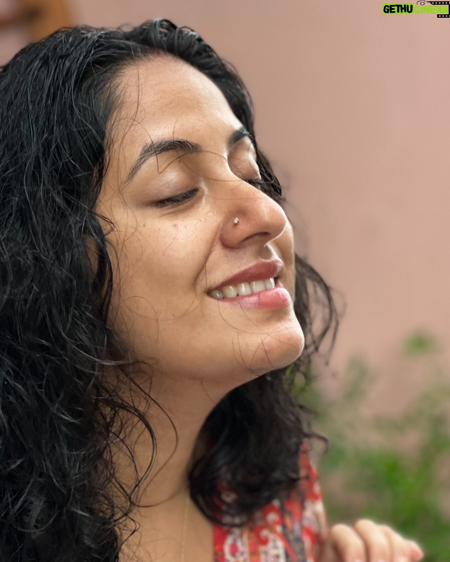 Jyothi Krishna - 9.3K Likes - Do not try to be attractive; just be natural because being natural is already attractive!
#raining #rainingday☔ #beautiful #weather #dubai #rainindubai #dubairain #chill #mazha #kattanchaya #alchaholicweather #jyothikrisha #mybalcony #dubaibalcony #home #myhome