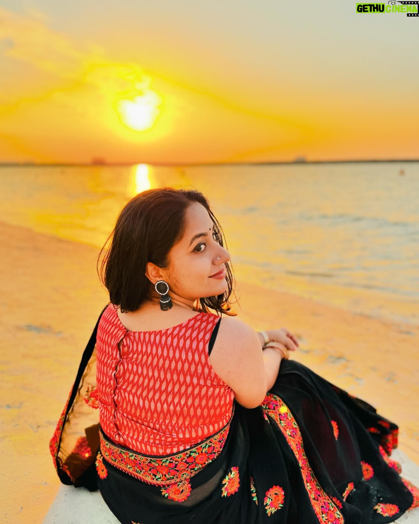 Jyothi Krishna - 1.9K Likes - The success of every woman should be the inspiration to another. We should raise each other up 🤗
Happy women’s day 💐
#internationalwomensday #happywomensday #proud #proudwoman #happywomen #jyothikrishna #actress
