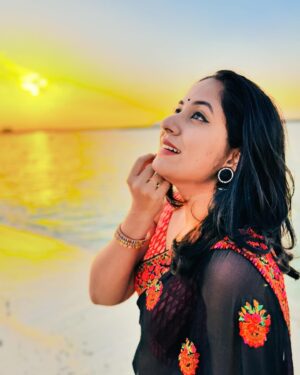Jyothi Krishna Instagram - The success of every woman should be the inspiration to another. We should raise each other up 🤗

Happy women’s day 💐

#internationalwomensday #happywomensday #proud #proudwoman #happywomen #jyothikrishna #actress