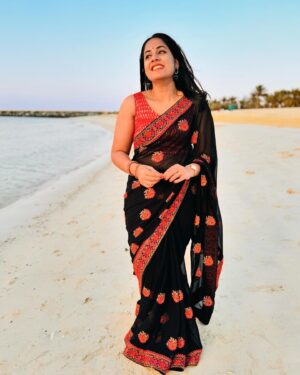Jyothi Krishna Instagram - Kanmani ❤️ 

#kanmani #anbodu #guna #evergreen #hitsong #gunamoviesong #tamil #tamilhits #lovesong #romantic #kamalhassanfans #ulakanayakan #tamilmovie #kollywood #manjummelboys #mollywood #jyothikrishna #actress #malayalamcinema #influencer #sareelove #trending #viral