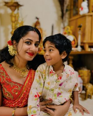 Jyothi Krishna Instagram - 🕉️🧿 

#happyvishu #vishucelebration #tamilnewyear #vishuindubai #jyothikrisha #keralagodsowncountry #kerala #keralafestival #traditional #india #indiafestival #dubailife #lifeindubai #tamil #tamilactress #malayalam #lifeofjosutty #actress #indiancinema