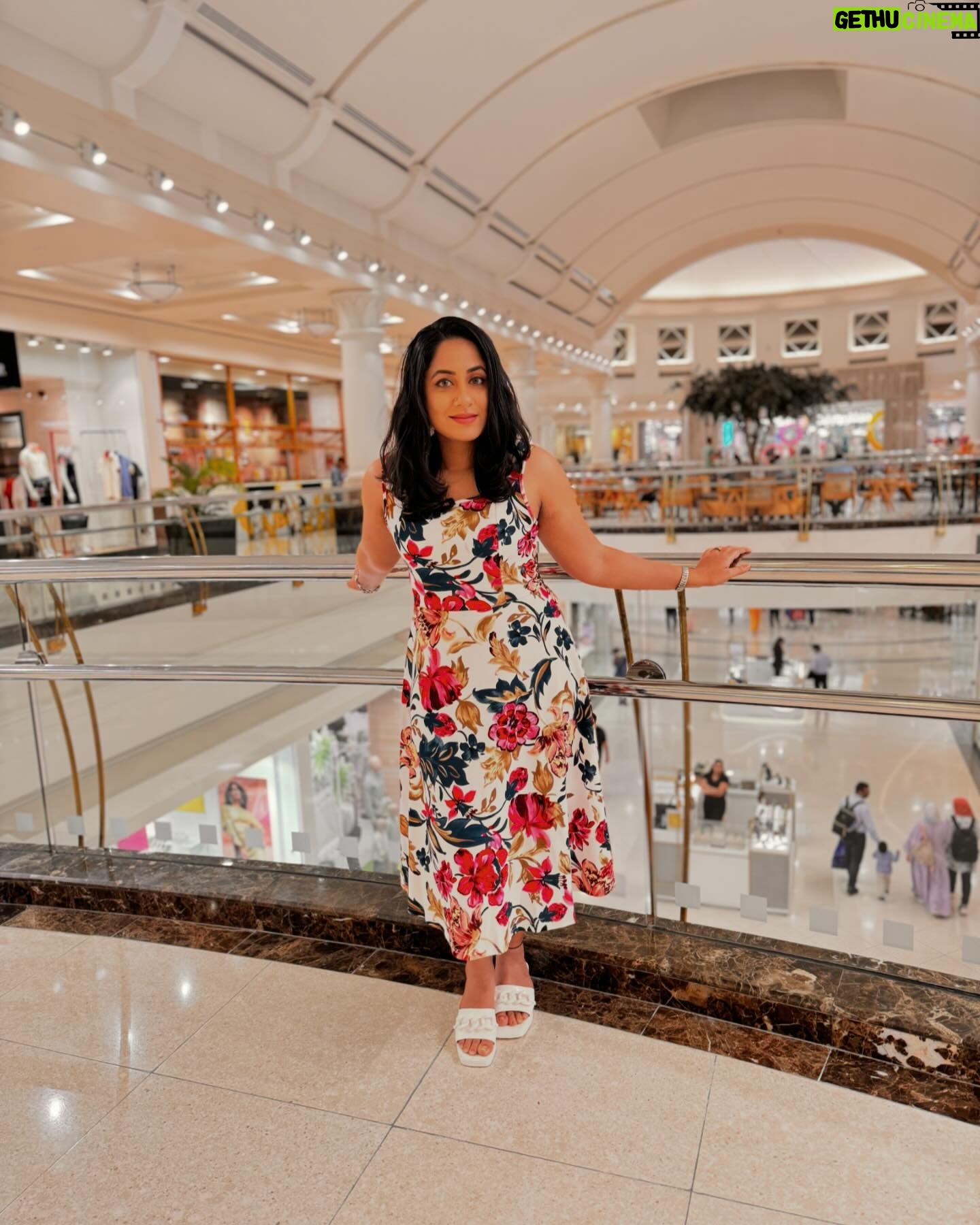 Jyothi Krishna - 1.7K Likes - How I dress is the way I feel. If I’m wearing bright colors, I’m probably in a great mood ☺️ Good morning 🌅
#hello #morning #goodday #colourful #day #happyme #jyothikrishna #actress #indianactress #malayalamcinema #malayali #influencer #dubaiinfluencer #dubai #mydubai #colorful #frock #floral #floraldesign #instapic #picoftheday #trending #viral #instagram