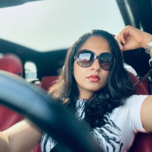 Jyothi Krishna Instagram - Every morning is a beautiful morning.” Good morning ❤️

#morning #jyothikrishna #actress #goodmorning #myride #carselfie #rangerover #stuck #in #dubai #traffic #mydubai #dubairide #morningvibes #picoftheday #instagram #instapic #malayalamactress #malayali #influencer