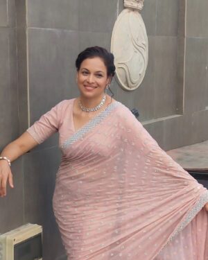 Jyoti Gauba Instagram - Kabhi dhoop kabhi chaon.
Kya karun🤔
 Aaj ghar baithu ya bahar jau?🥸

SUNNY DAY:Enjoying this beautiful sunny day! ☀️ Perfect weather to be out and about.

RAINY DAY: Staying cozy indoors while it rains outside. 🌧️ A perfect day for some relaxation.

.#sunny #rainy #sunnyday #rainyday #Sunshine #OutdoorFun #GoodVibes #SunnyVibes #ClearSkies #NatureLover#IndoorTime #RelaxationMode #RainyWeather #StayWarm #ChillDay #homesweethome

.  Which you prefer?