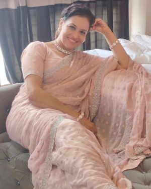 Jyoti Gauba Instagram - Kabhi dhoop kabhi chaon.
Kya karun🤔
 Aaj ghar baithu ya bahar jau?🥸

SUNNY DAY:Enjoying this beautiful sunny day! ☀️ Perfect weather to be out and about.

RAINY DAY: Staying cozy indoors while it rains outside. 🌧️ A perfect day for some relaxation.

.#sunny #rainy #sunnyday #rainyday #Sunshine #OutdoorFun #GoodVibes #SunnyVibes #ClearSkies #NatureLover#IndoorTime #RelaxationMode #RainyWeather #StayWarm #ChillDay #homesweethome

.  Which you prefer?