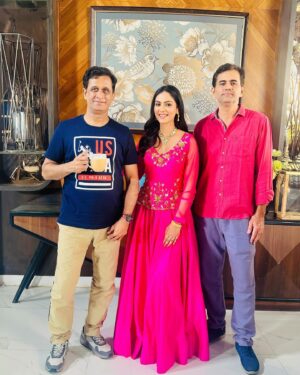 Jyoti Gauba Instagram - Swipe left⬅️BTS from my last shoot, MUMBAI Shoot🎥

It was nice meeting and working with you all🥰

#model #actor #actors #artist #artistsoninstagram #artistlife #shoot #shootout #shootchallenge #shootdiaries #shootmode #delhimodel #delhiactor #delhiactors #delhiartist #mumbaiactor #mumbaiartist #tvc #brand #release #insta #instagram