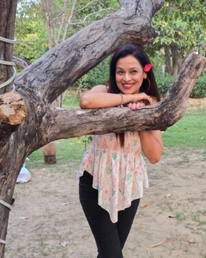 Jyoti Gauba Instagram - Lost in the beauty of nature
.
#NaturePhotography#NatureLovers#IntoTheWild#OutdoorLife#ExploreNature#WildernessCulture#EarthFocus#ScenicViews#NaturalBeauty#WildAndFree