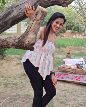 Jyoti Gauba Instagram - Lost in the beauty of nature
.
#NaturePhotography#NatureLovers#IntoTheWild#OutdoorLife#ExploreNature#WildernessCulture#EarthFocus#ScenicViews#NaturalBeauty#WildAndFree