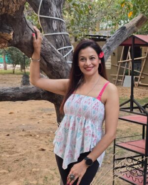Jyoti Gauba Instagram - Lost in the beauty of nature
.
#NaturePhotography#NatureLovers#IntoTheWild#OutdoorLife#ExploreNature#WildernessCulture#EarthFocus#ScenicViews#NaturalBeauty#WildAndFree
