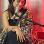 Jyotica Tangri Instagram - The beautiful lyrics, melody and the instrumentation all are so nicely gelled that I thought it's definitely worth a listen for you all, even though its not one of my very popular songs, but it's definitely one of my favourites that I have sung🧡 #badamehengapada music by @sufiyanbhatt