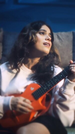 Jyotica Tangri Instagram - Laa de jhootha laara 
Main vi karnae guzara 🥹

#Jyoticatangri #jtmusic #newsong #release #reelitfeelit #sadstatus #sadsongs #feelings #songs #latest