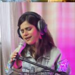 Jyotica Tangri Instagram - If Fareedan was in our age😋 One of my most celebrated songs #MangtaHaiToAajaRasiya #jt #mungda #totaldhamaal #jyoticasongs #SonakshiSinha #jyoticatangri #Shaan #GouravRoshin