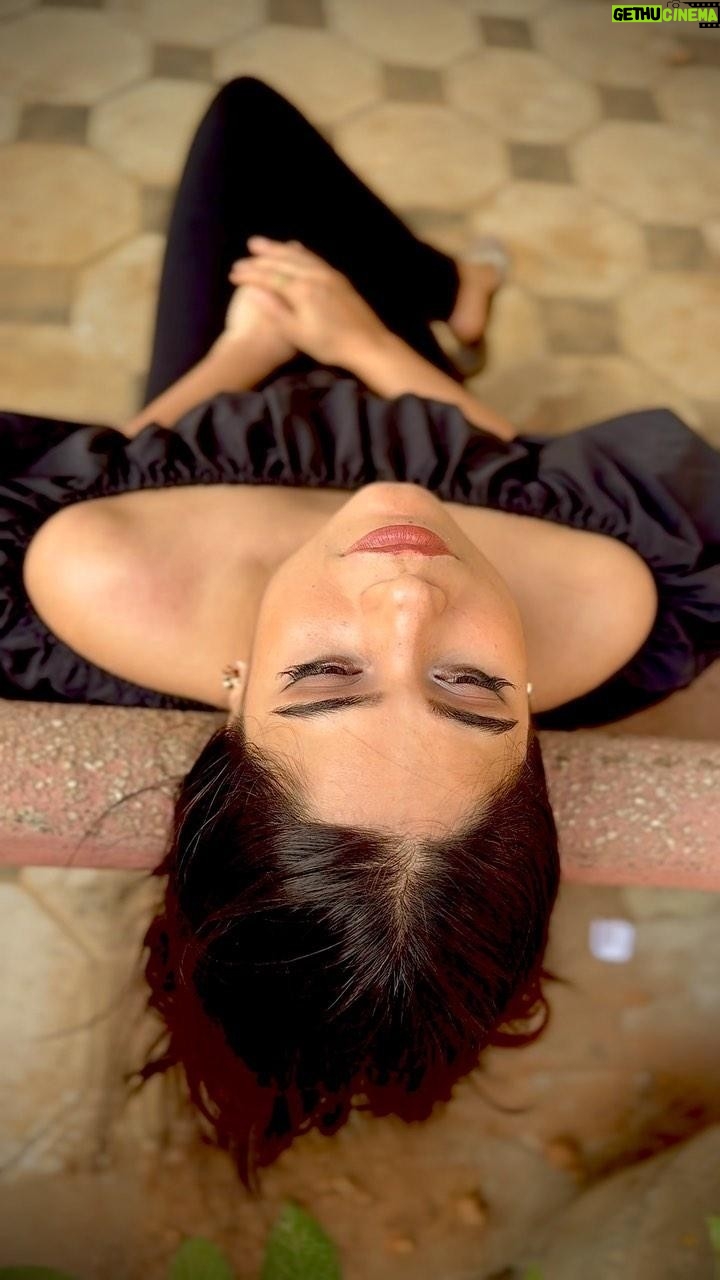 Jyotica Tangri Instagram - “Tere sath kaise jeena hai ye to achhe se seekh liya, par tere bina jeena toh mujhe aata hi nahi” #Sabar #newsong #newpunjabisong #sadstatus #sadsongs #jyoticatangri #jtmusic #song #latest #release