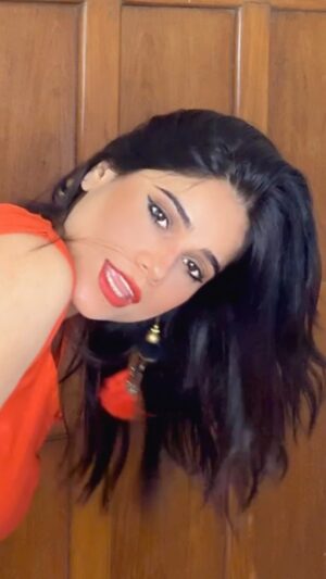 Jyotica Tangri Instagram - Gori Gori Veeni nu ❤️

#originalaudio #Punjabisong #Jyoticatangri #RanjhaRajan #Red #Bangles #Choodiyan #Kalaiyan #instadaily
#Reelitfeelit