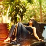 Jyotica Tangri Instagram - Saanu neherwale pul te bula ke te khaure mahi kithhe reh gaya😮‍💨 📷 @isumitbaruah #neherwalepul #JyoticaTangri #JTMusic #JT #songsofjt #punjabisongs #romantic #song