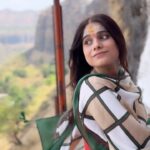 Jyotica Tangri Instagram - Har Har Mahadev 🙌🏻 Location: Triyambakeshwar ⛰️ Happy Monday🌻 #Jt #jtmusic #merebholeshankar #jyoticatangri#shivashivashiva