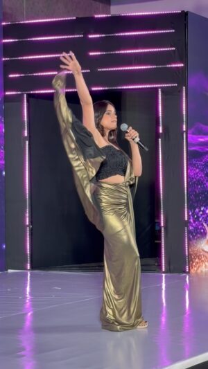 Jyotica Tangri Instagram - Kal hua Pallo drop moment 😝 yani ki #pallolatke 

#IASA #IndianAudioAndSummitAwards it was a fun night, I presented the award to our favourite @mymalishka , baki to aap vibe check kar hi lo video mein🫶🏻

#jyoticatangri #jtmusic #jtlive