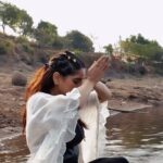 Jyotica Tangri Instagram - Shooting this part in the morning, meditating and Chanting Om was the best part of #merebholeshankar to me, I really felt transported to another realm at that time🙏🏻 #Grateful JyoticaTangri #jtmusic