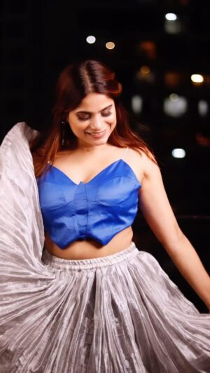 Jyotica Tangri Instagram - Akkhan ch vasa ke mahiya, tere nal hi hassange ❤️
Song- Kanda Kacheya 
Film- DaanaPani 
Singer- @jyoticatangri 
Music- @jaidevkumar_jd 
Lyricist- @official.jassgrewal