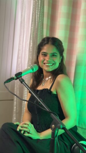 Jyotica Tangri Instagram - I literally screamed my heart out to get this song approved in my voice! 
Joi Barua the composer called me for the dubbing, he explained that this song was meant to be a male solo song, Imtiyaz Ali sir felt that the Laila also needs to have a voice, but since the song was male oriented, the scale was extremely high for any female to match, they had tried a lot of singers but none got selected, then my name got recommended, I heard the song, fell in love with it instantly, but I knew this is not going to be easy to retain the expression, vocal texture and the complex composition of my part was tough to do it all at the same time,I had just one option, I asked Joi, "can I scream and sing?" He said go ahead, also the character in the film is as such, so I sang my heart out with all the air in my lungs and 'O meri Laila' happened.

#Jt #jyoticatangri #omerilaila @joibarua @imtiazaliofficial @tripti_dimri @avinashtiwary15 @zeemusiccompany @anuragbedii
