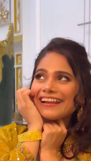 Jyotica Tangri Instagram - Kadi kise naal pehli nazar ch pyar hoya?
🙈