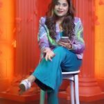 Jyotica Tangri Instagram - Batao aur koi ausa gaana jisme saare hi comments positive hon, comments me likhna❤️ Thaankyouuu itna saara pyar dene ke liye #Kandakacheya ko, abhi to maine sirf youtube ke comments hi padhe hai, instagram ke to baki hai, aur aap sabki incredible reels ka to jawab hi nahi, your wedding reels bring an ear to ear smile on my face, aise hi pyaar dete raho aur comments me batao next kaunse gaane ke comments padhein?