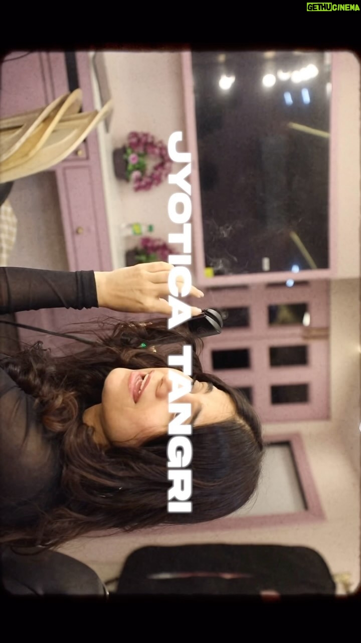 Jyotica Tangri Instagram - 📸 @jyoticatangri shot by @sumxdh.jpeg ✂️ - @sumxdh.jpeg 💼 - @craftedstories.production #JyoticaTangri #AfterMovie #ShowAfterMovie #MumbaiEvents #MumbaiMusic #MumbaiNights #BollywoodNight #MusicMondayMumbai #EntertainmentInMumbai #MusicSceneMumbai #MumbaiTalent #MumbaiNightlife #CityOfDreams #MumbaiMusicScene #MumbaiCelebs #MumbaiEntertainment #BollywoodInMumbai #MumbaiVibes #MumbaiAfterMovie #MumbaiReelLife