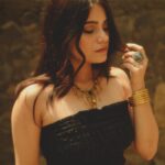 Jyotica Tangri Instagram - What is something you have been waiting patiently to happen? Write in comments 🧡 #Sabar #jyoticatangri #jtmusic #newsong #latestrelease #punjabi 📸 magic @isumitbaruah