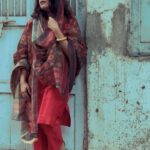 Jyotica Tangri Instagram - “Tu te bhavein sunna ni, mainu keh lain de” Is this: 1. ek tarfa pyar 2.Beinteha pyar 3. Andha pyar #Sabar #newsong #punjabisadstatus #sadstatus #sadsongs #jtmusic #jyoticatangri