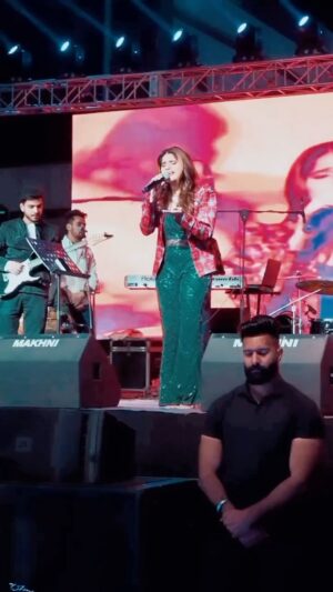 Jyotica Tangri Instagram - Born to shine 

@jyoticatangri 

#Jyoticatangri #jtlive #jyoticatangrimusic #love #shows #instaviral #battiyanbujhaado