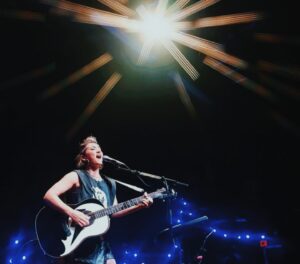 KT Tunstall Instagram - It’s late…but it was great!!

So grateful to @frankturner @losteveningsfest & @hobanaheim for a really inspiring night a couple of weeks back, witnessing Frank’s crowd for the first time was pretty incredible!! What an amazing connection he has with his fans. 

So great to sing #LittleLife live together, I really love the song.

Shout out to @kookoo for the excellent Woo Hoos 🤘🏼

Thanks so much to Frank, his crew & @hobanaheim for having me along for the @losteveningsfest ride!! 

(Yes, still having to stand on stools to be able to rehearse at eye level with Mr Turner)