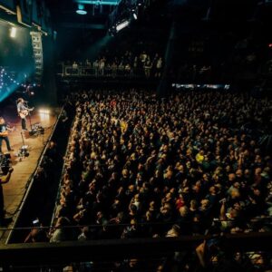 KT Tunstall Instagram - It’s late…but it was great!!

So grateful to @frankturner @losteveningsfest & @hobanaheim for a really inspiring night a couple of weeks back, witnessing Frank’s crowd for the first time was pretty incredible!! What an amazing connection he has with his fans. 

So great to sing #LittleLife live together, I really love the song.

Shout out to @kookoo for the excellent Woo Hoos 🤘🏼

Thanks so much to Frank, his crew & @hobanaheim for having me along for the @losteveningsfest ride!! 

(Yes, still having to stand on stools to be able to rehearse at eye level with Mr Turner)
