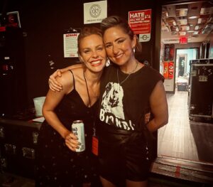 KT Tunstall Instagram - It’s late…but it was great!!

So grateful to @frankturner @losteveningsfest & @hobanaheim for a really inspiring night a couple of weeks back, witnessing Frank’s crowd for the first time was pretty incredible!! What an amazing connection he has with his fans. 

So great to sing #LittleLife live together, I really love the song.

Shout out to @kookoo for the excellent Woo Hoos 🤘🏼

Thanks so much to Frank, his crew & @hobanaheim for having me along for the @losteveningsfest ride!! 

(Yes, still having to stand on stools to be able to rehearse at eye level with Mr Turner)